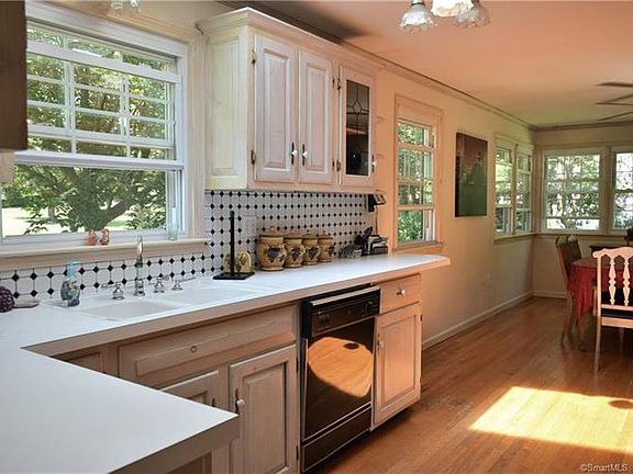 3rd image of 68 Deforest Dr