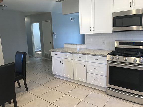 5th image of 707 Melrose Pl