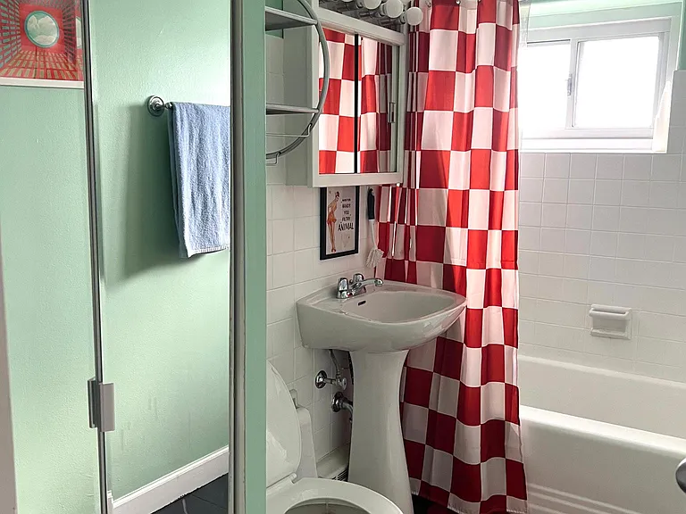 4960 N Marine Dr #914 — Photo 8