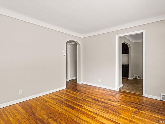 5th image of 20163 Bramford St