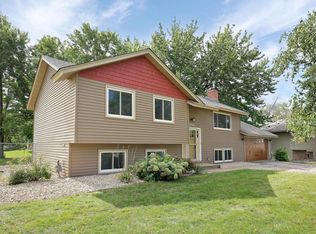 11522 W River Hills Dr, Burnsville, MN 55337