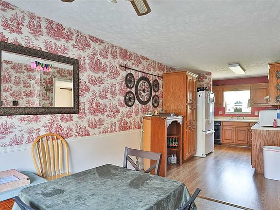 5th image of 70 Brookfield Dr