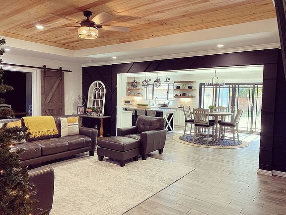 5th image of 2127 Oak Creek Dr
