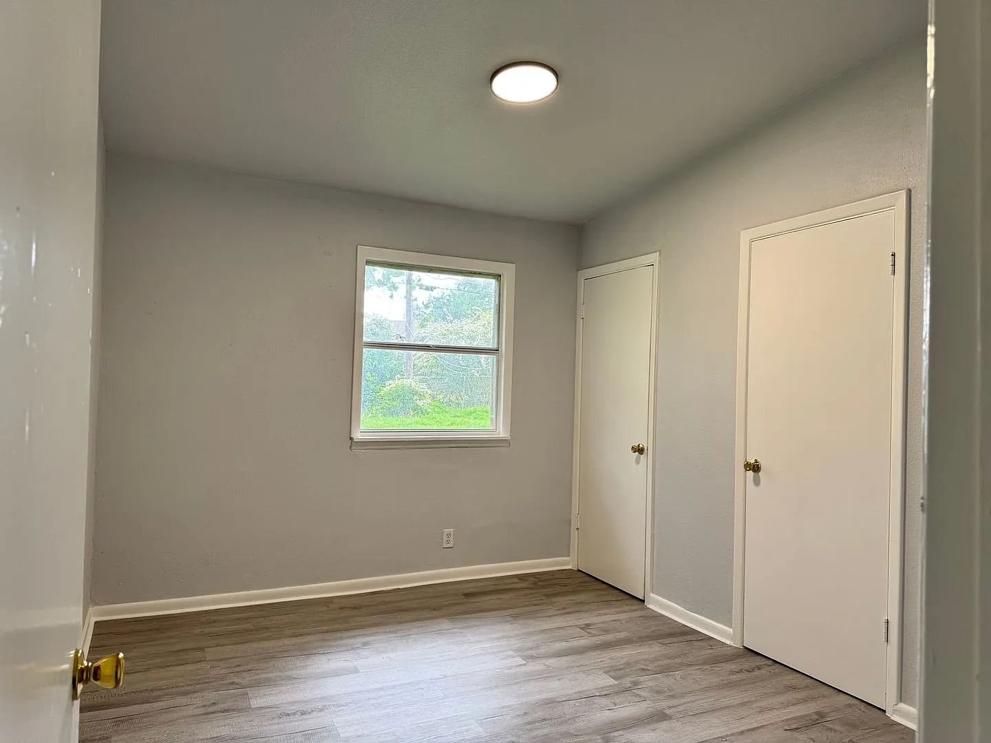 Spacious Open 3 Bedroom Home — Photo 3