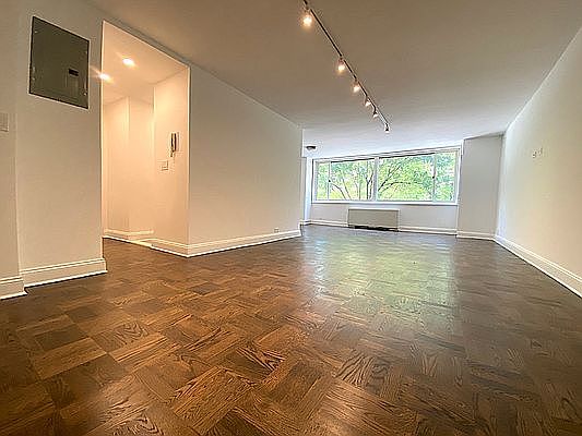 1st image of 301 E 78th St APT 3D