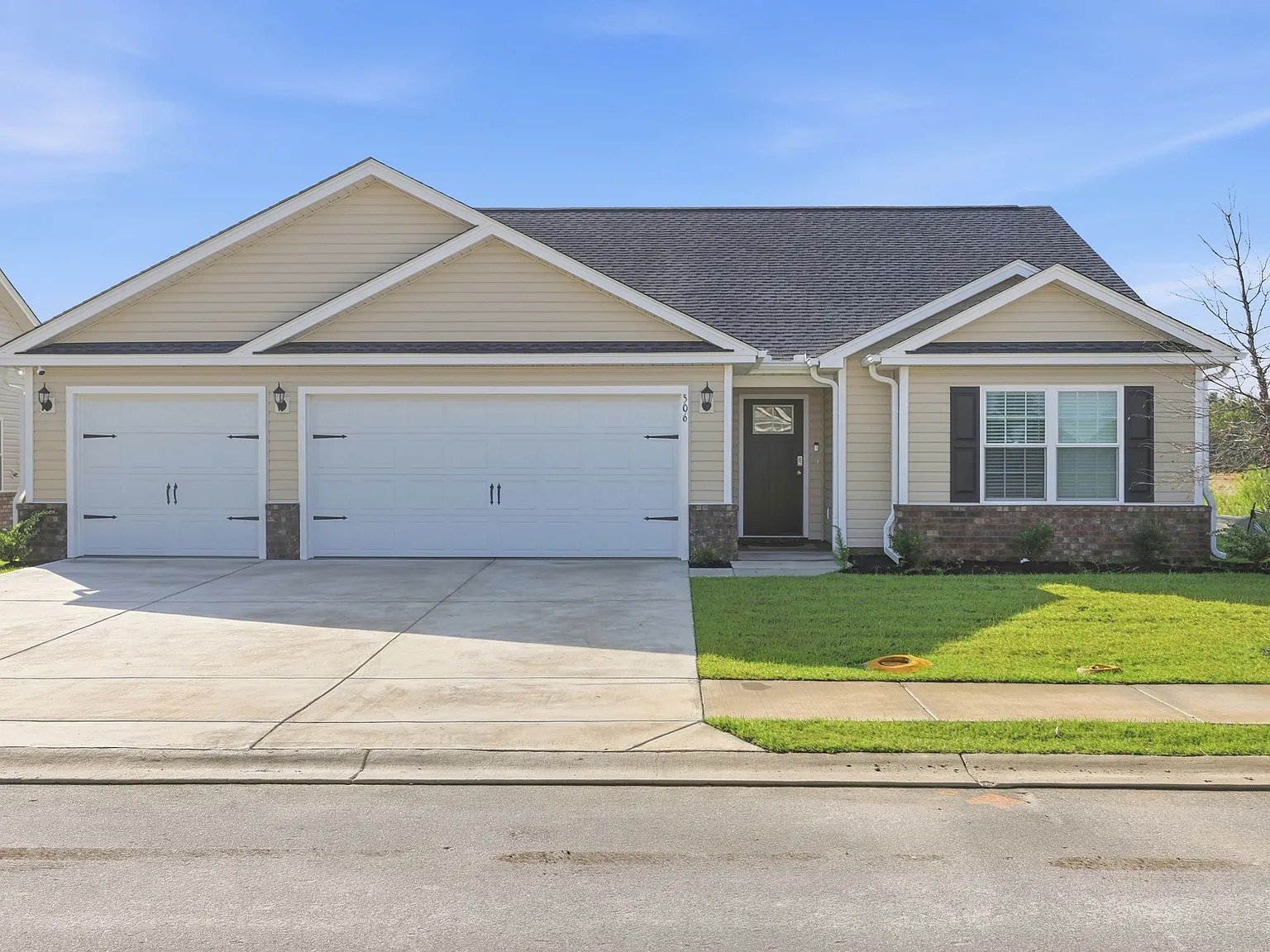 3 bed, 2000 sqft, $2,050 — Photo 1