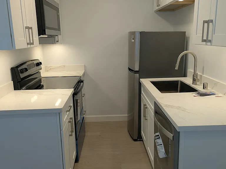 263 Waverly St #2 — Photo 3