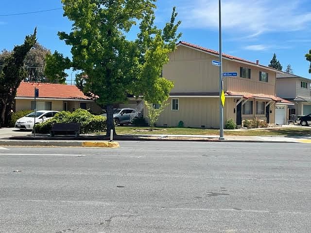 1st image of 19461 Greenwood Dr