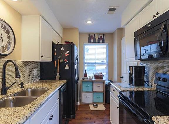 3rd image of 266 NE Bayview Dr
