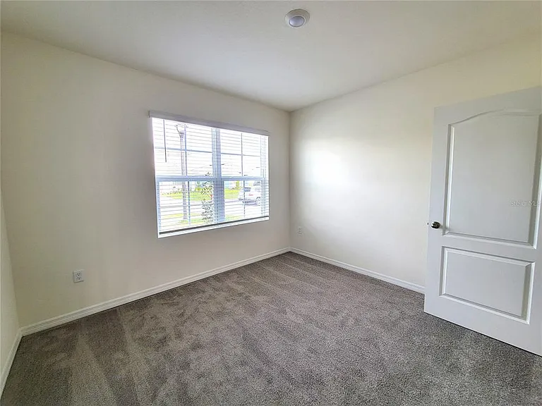 420 Noble Ave — Photo 6