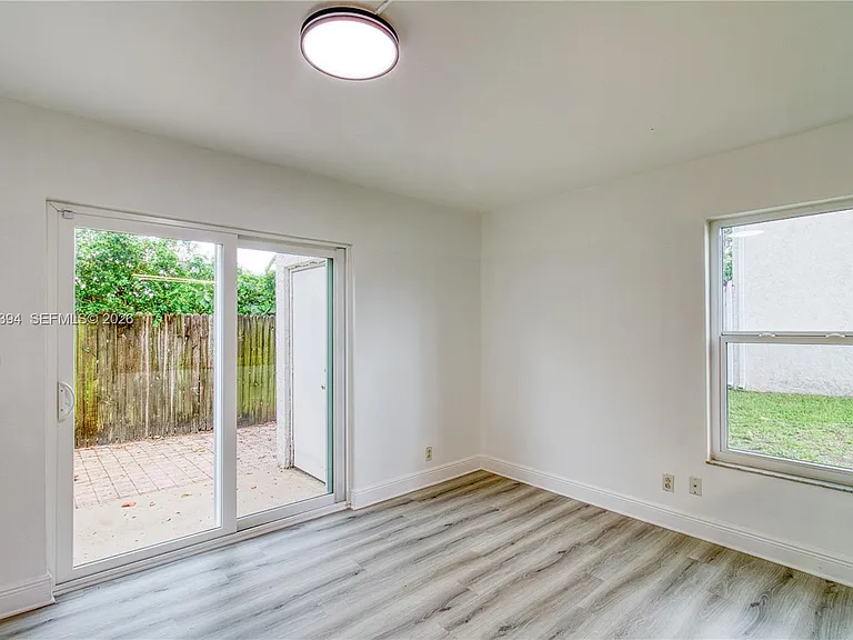 5259 SW 40th Ave #26 — Photo 4