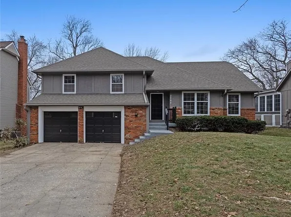 7704 Haskins St, Lenexa, KS 66216