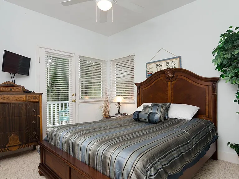 10 Meier St #B — Photo 22