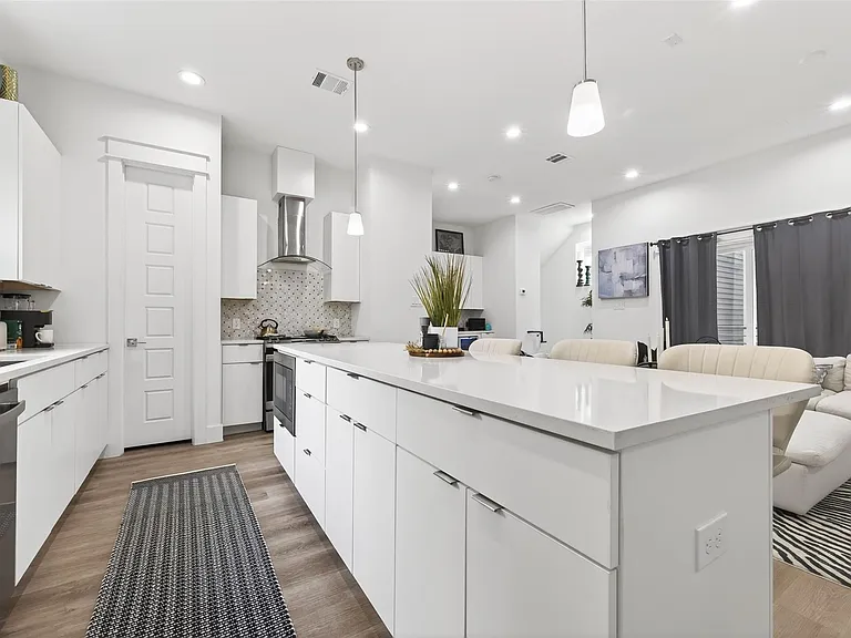 523 Schweikhardt St — Photo 7
