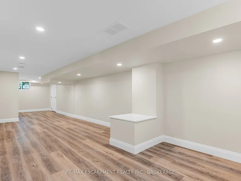 18 Princess St #LOWER — Photo 5