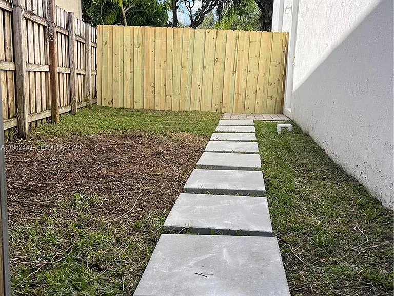 238 NE 31st Ave — Photo 1