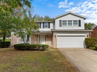 1880 Pelican Ct, Troy, MI 48084