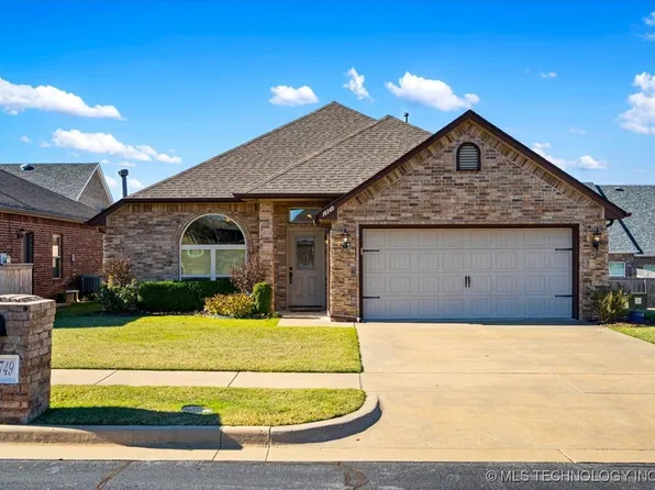 10749 Masters Cir, Jenks, OK 74037