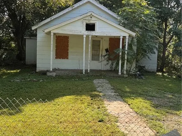 8325 Brooklyn Ave, Kansas City, MO 64132