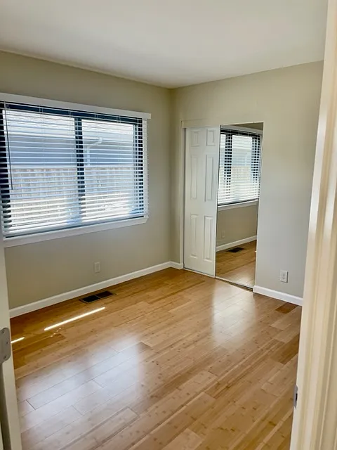 2 bed, 900 sqft, $2,300 — Photo 4
