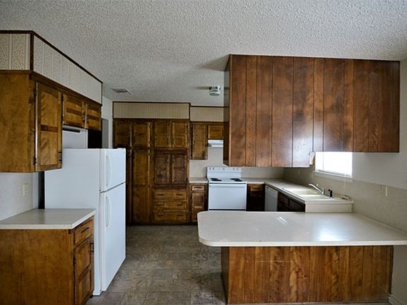 5th image of 2810 Veterans Ave