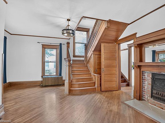 4th image of 824 Franklin St