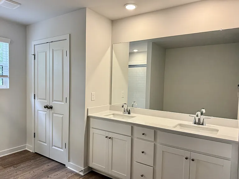 1004 Sutherland Ln #1 — Photo 16