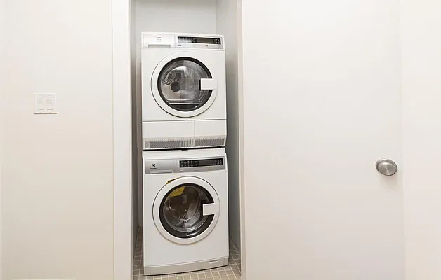 Rented by Clove Realty LLC | media 8