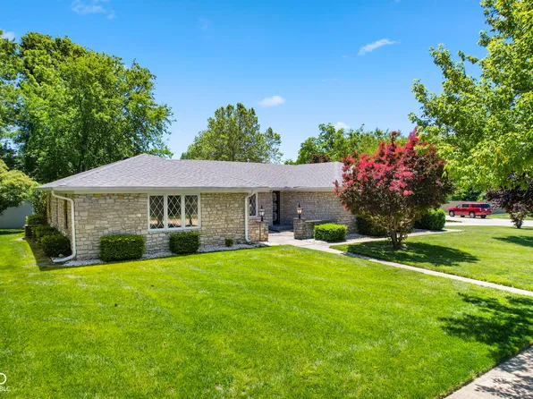 869 Briarwood Dr, Greenwood, IN 46142