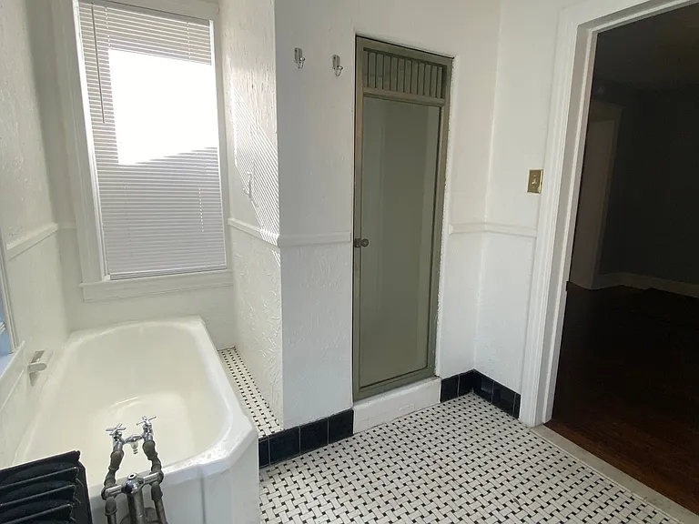 327 E Market St #3F — Photo 5