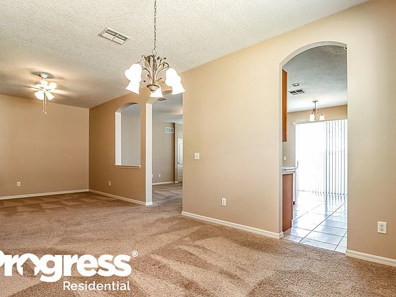 5th image of 313 Down Pine Dr