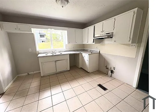 3 bed, 912 sqft, $1,200 — Photo 4
