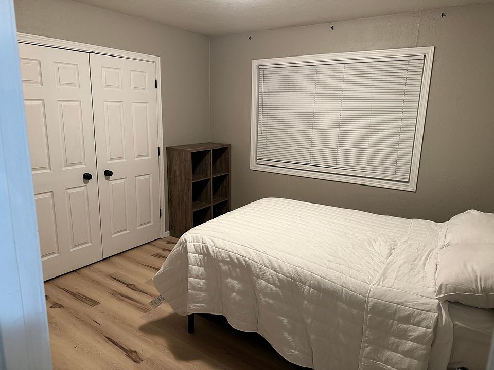 bedroom 2 , full size bed