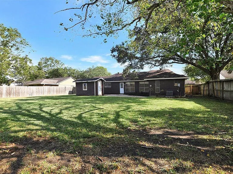 1311 Oak Hollow Dr — Photo 22