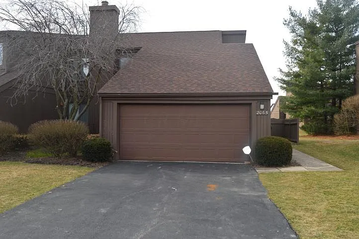 2065 Willowick Dr photo 1