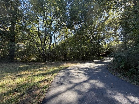 3rd image of Hardscrabble Rd