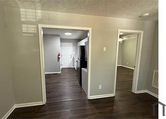 2nd image of 1142 Southwood Dr #1142