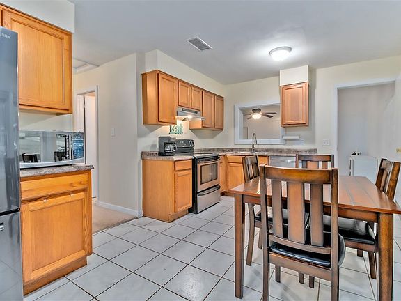 3rd image of 1004 Lake Terrace Ave