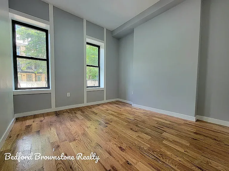 561 Chauncey St #Penthouse 1 — Photo 4