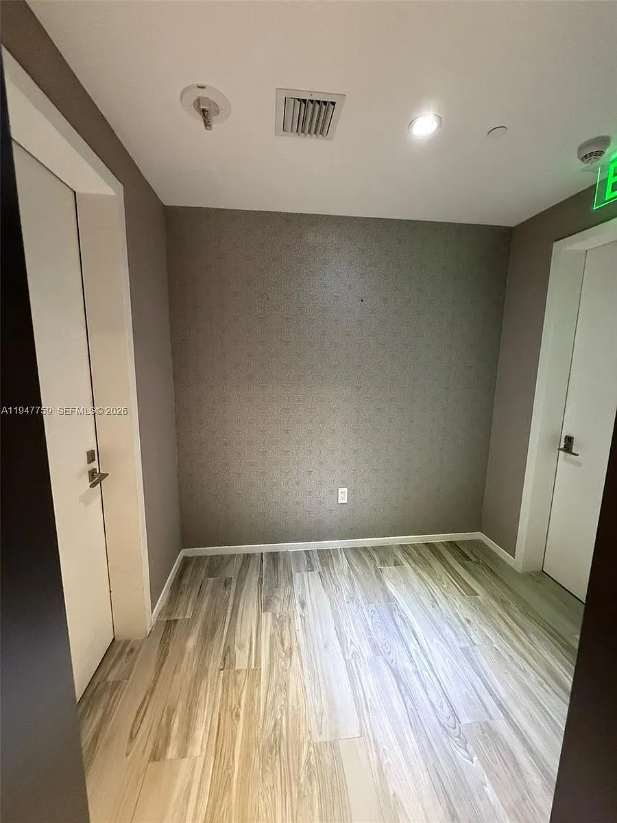 Building Photo - 801 S Miami Ave #1804