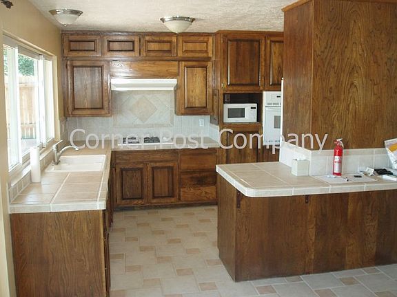 3rd image of 12305 Key West Dr NE