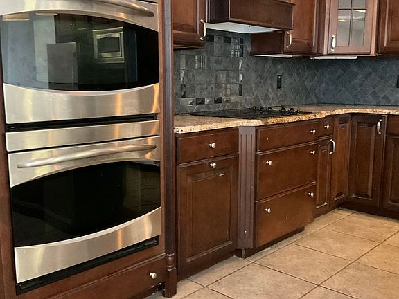 3rd image of 6530 Derry St #1A