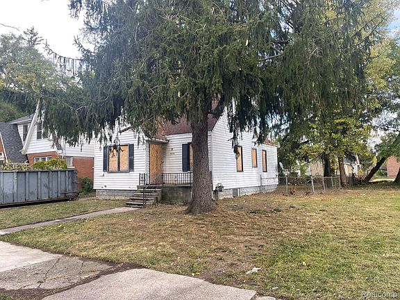 3rd image of 15860 Pierson St