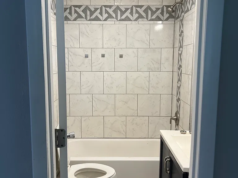 2910 W Harrison St — Photo 12