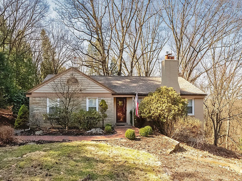 461 Fairview Rd photo 1