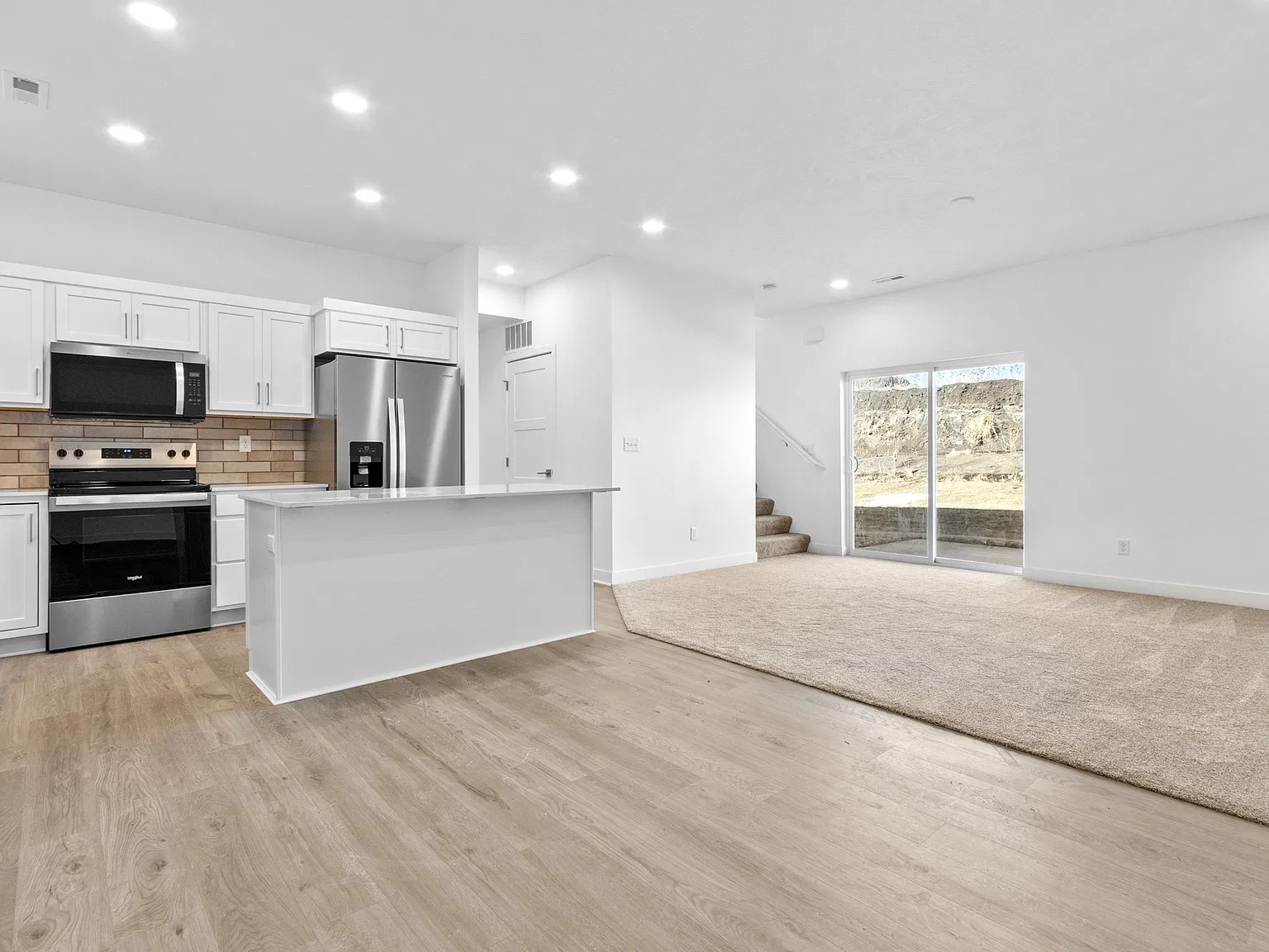 3 bed, 2.5 bath, 1528 sqft, $1,950 — Photo 3