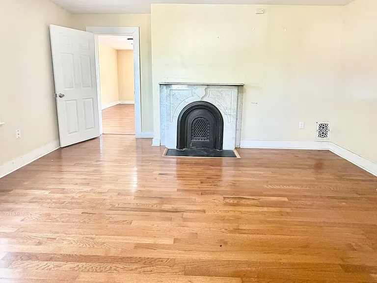 133 Hobart St #2W — Photo 3