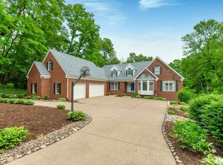 1531 Old Freeport Ct, Bettendorf, IA 52722