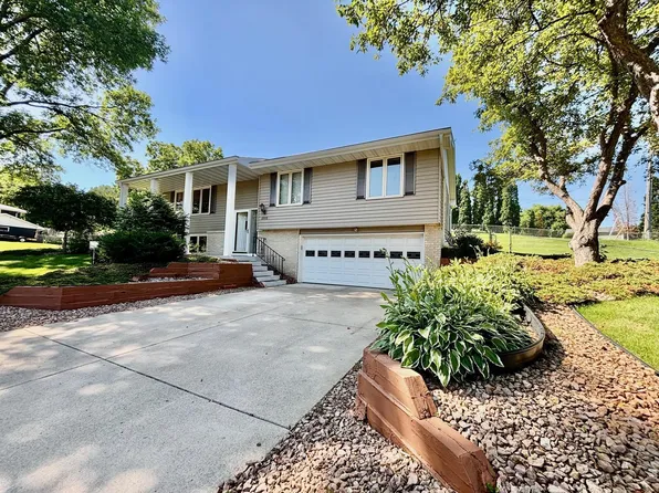 2515 River Hills Dr, Burnsville, MN 55337