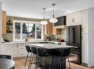 959 N Parkwood Way SE, Calgary, AB T2J 3V4